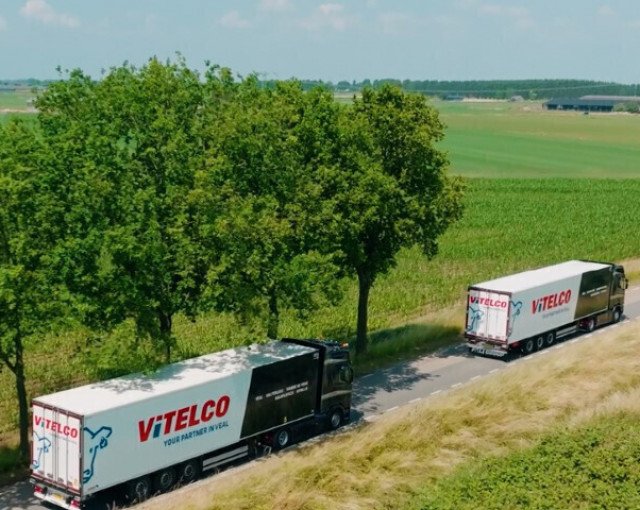 Meer dan een kilometer 'PALI GROUP' in colonne door Den Bosch